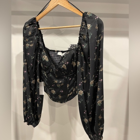 ASTR THE LABEL JOSEPHINE TOP BLACK FLORAL - Picture 4 of 4